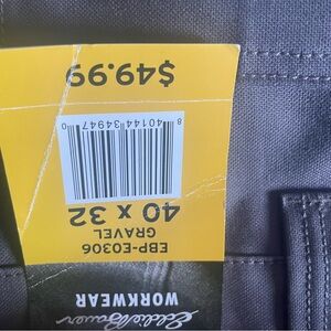 Men’s work pants Eddie Bauer waist size 40 lint size is 32 brand new with Tag